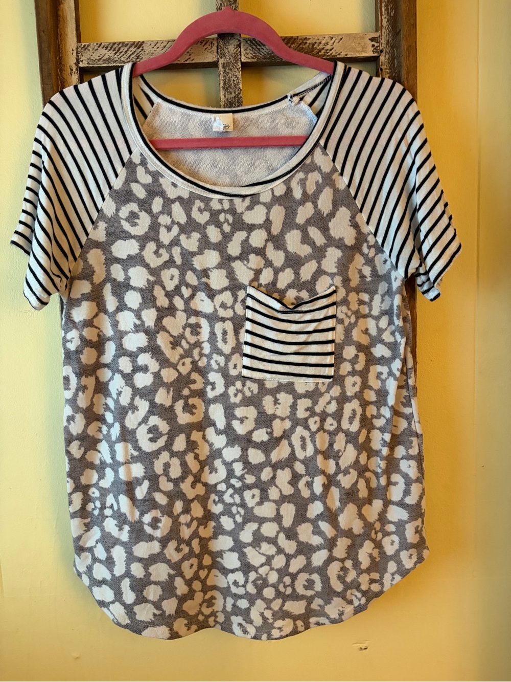 7th Ray Gray and White Leopard Print Raglan Pocket Tee